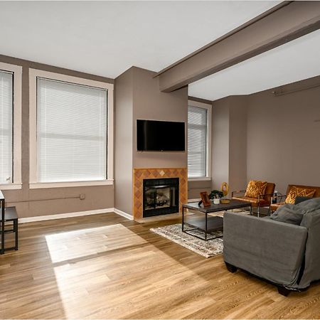 2 Bath Prkg+Gym+Sauna Perk Plaza +30 Day كليفلاند المظهر الخارجي الصورة