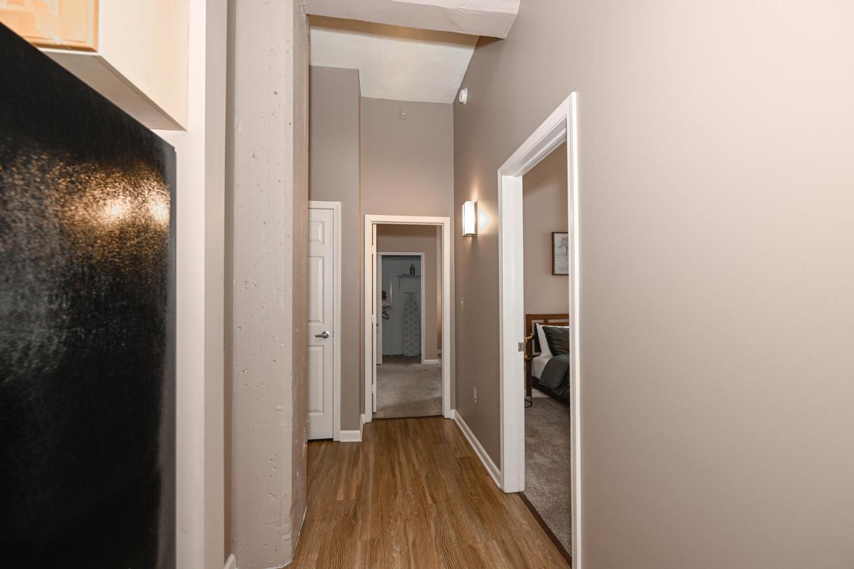 2 Bath Prkg+Gym+Sauna Perk Plaza +30 Day كليفلاند المظهر الخارجي الصورة