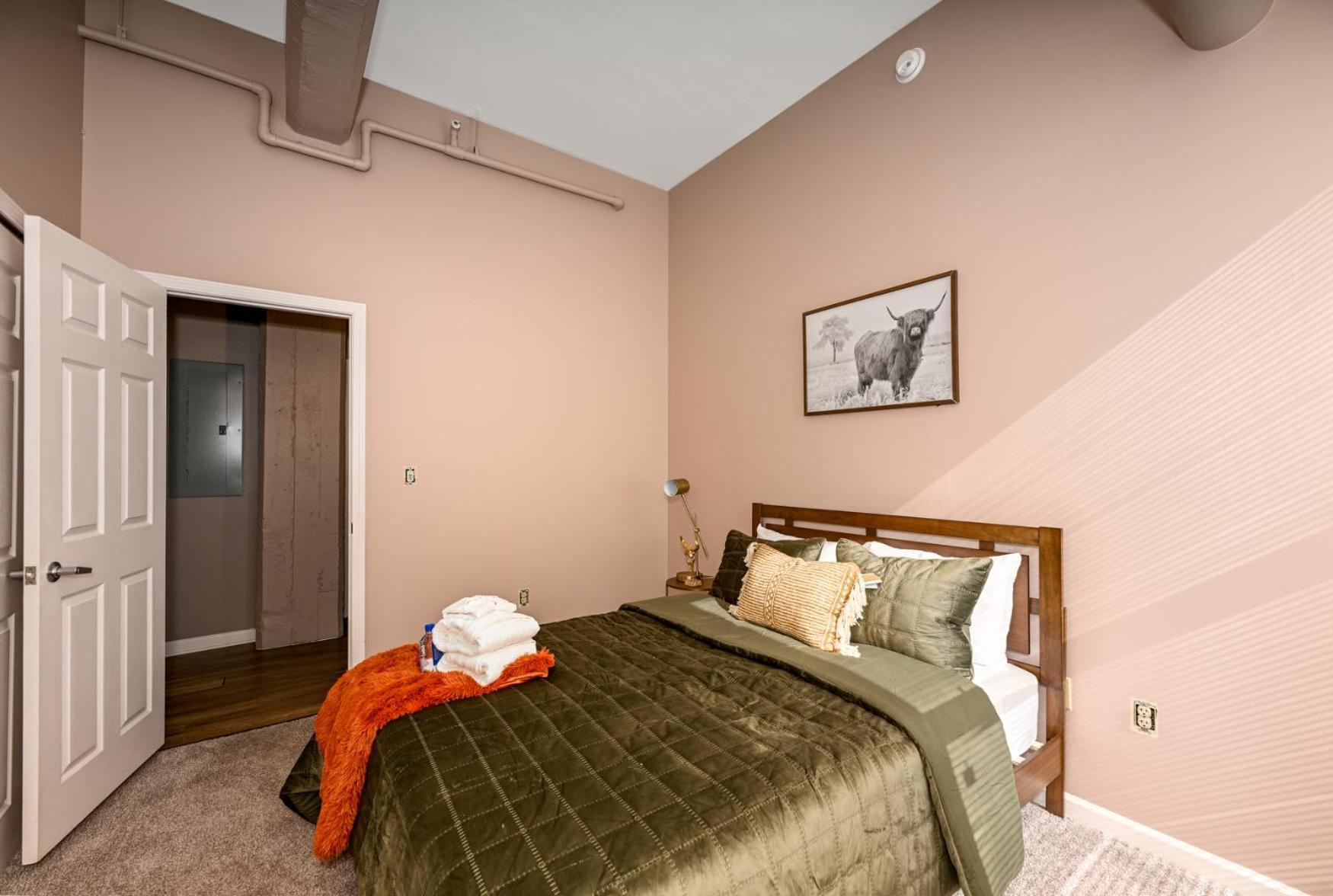 2 Bath Prkg+Gym+Sauna Perk Plaza +30 Day كليفلاند المظهر الخارجي الصورة
