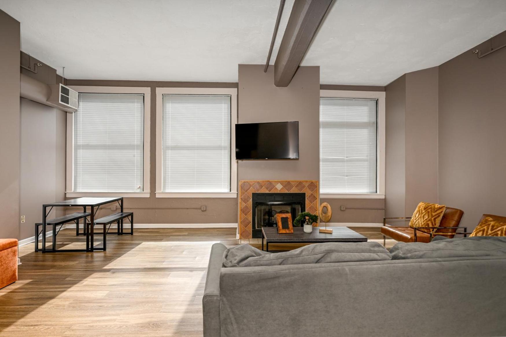 2 Bath Prkg+Gym+Sauna Perk Plaza +30 Day كليفلاند المظهر الخارجي الصورة