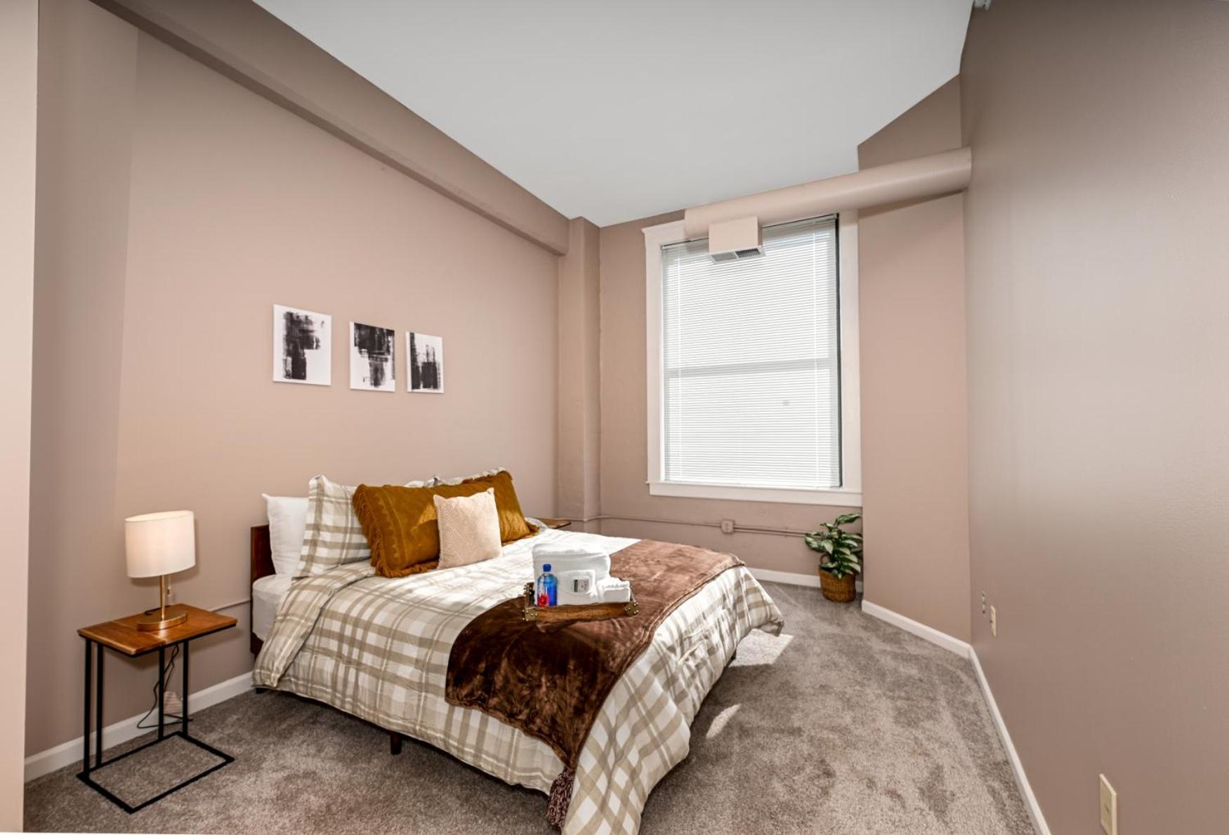2 Bath Prkg+Gym+Sauna Perk Plaza +30 Day كليفلاند المظهر الخارجي الصورة