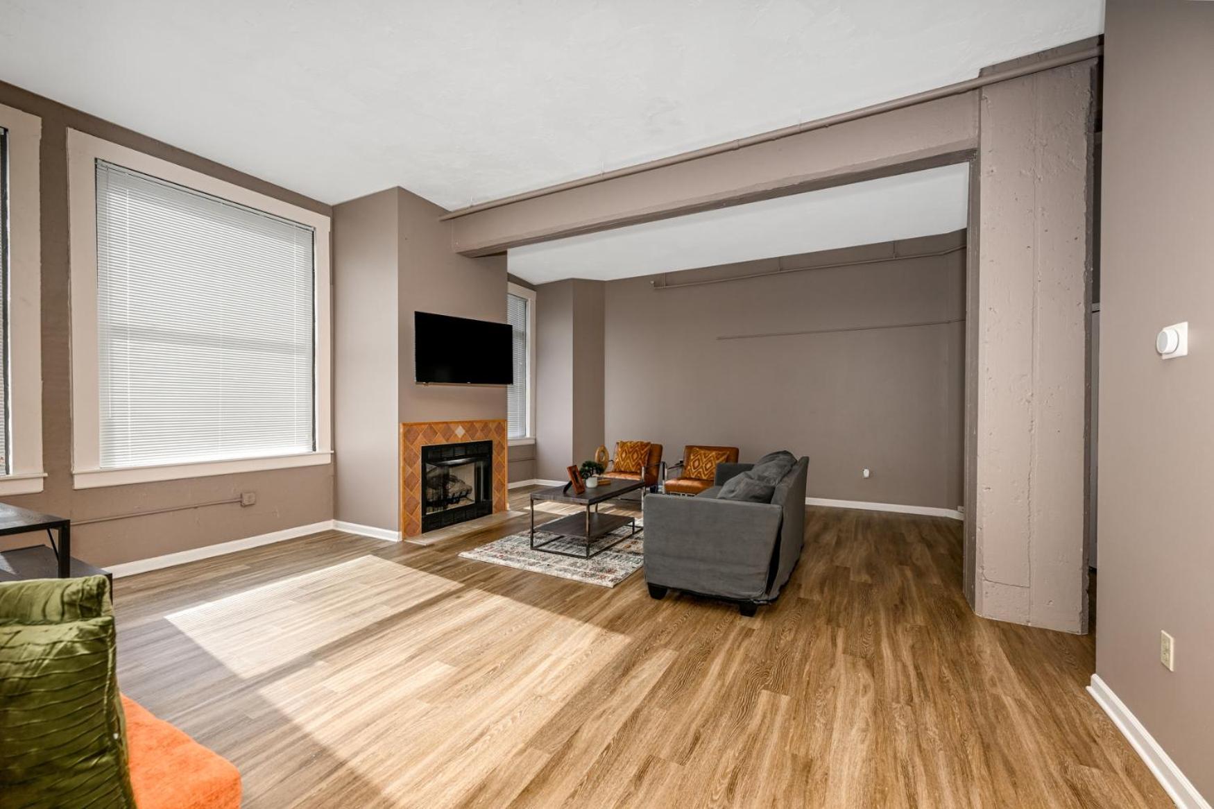 2 Bath Prkg+Gym+Sauna Perk Plaza +30 Day كليفلاند المظهر الخارجي الصورة
